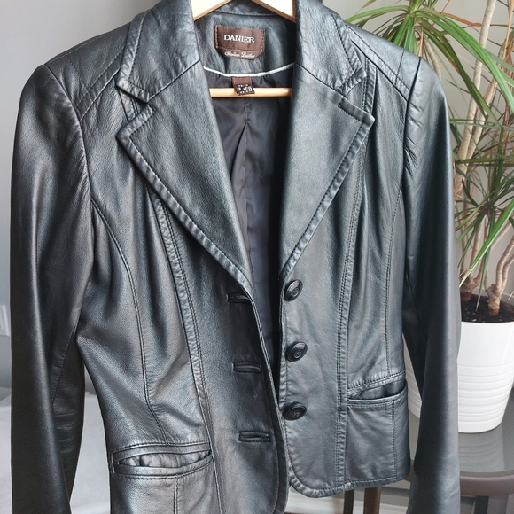 Danier leather jacket - Picture 1 of 4